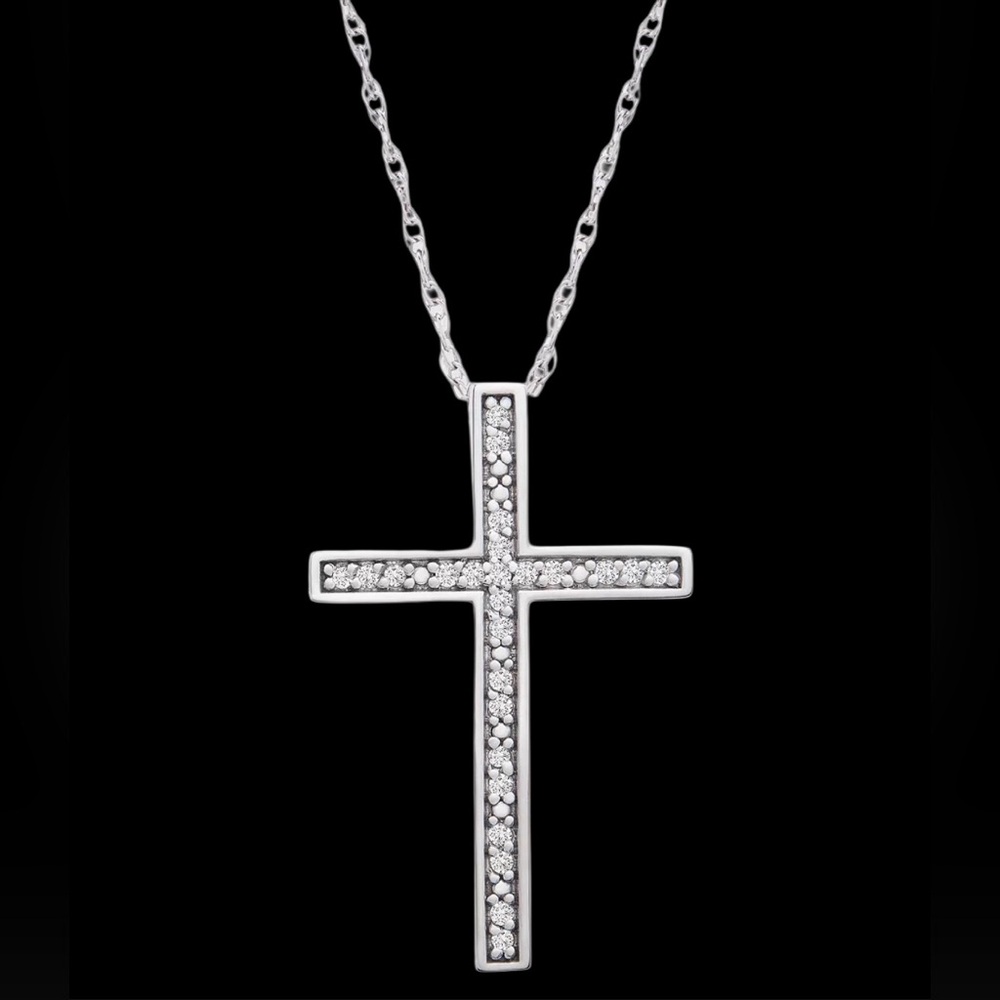 Diamond Cross Pendant Necklace 🆕 (1/10 ct. t.w.) in Sterling Silver. 18”L. 🎁